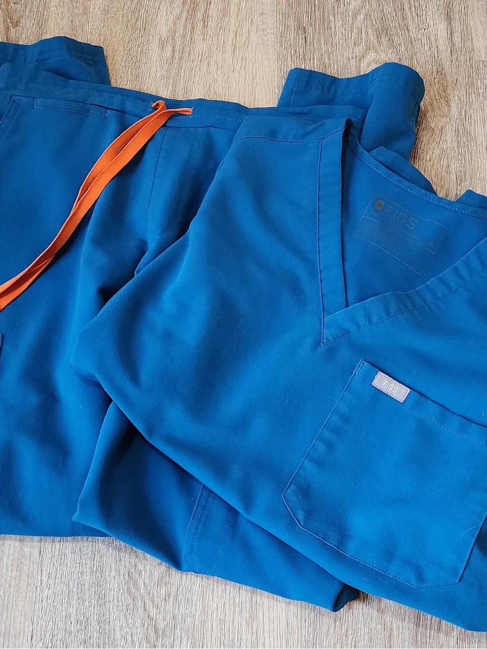 XS/P FIGS Women’s Jogger Scrub Set in Blue with Orange Drawstring